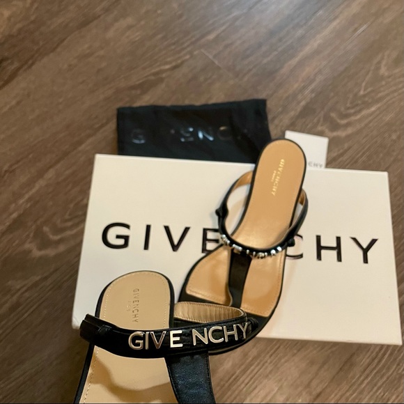 New Givenchy metal logo thong strap leather sandals - Picture 3 of 15